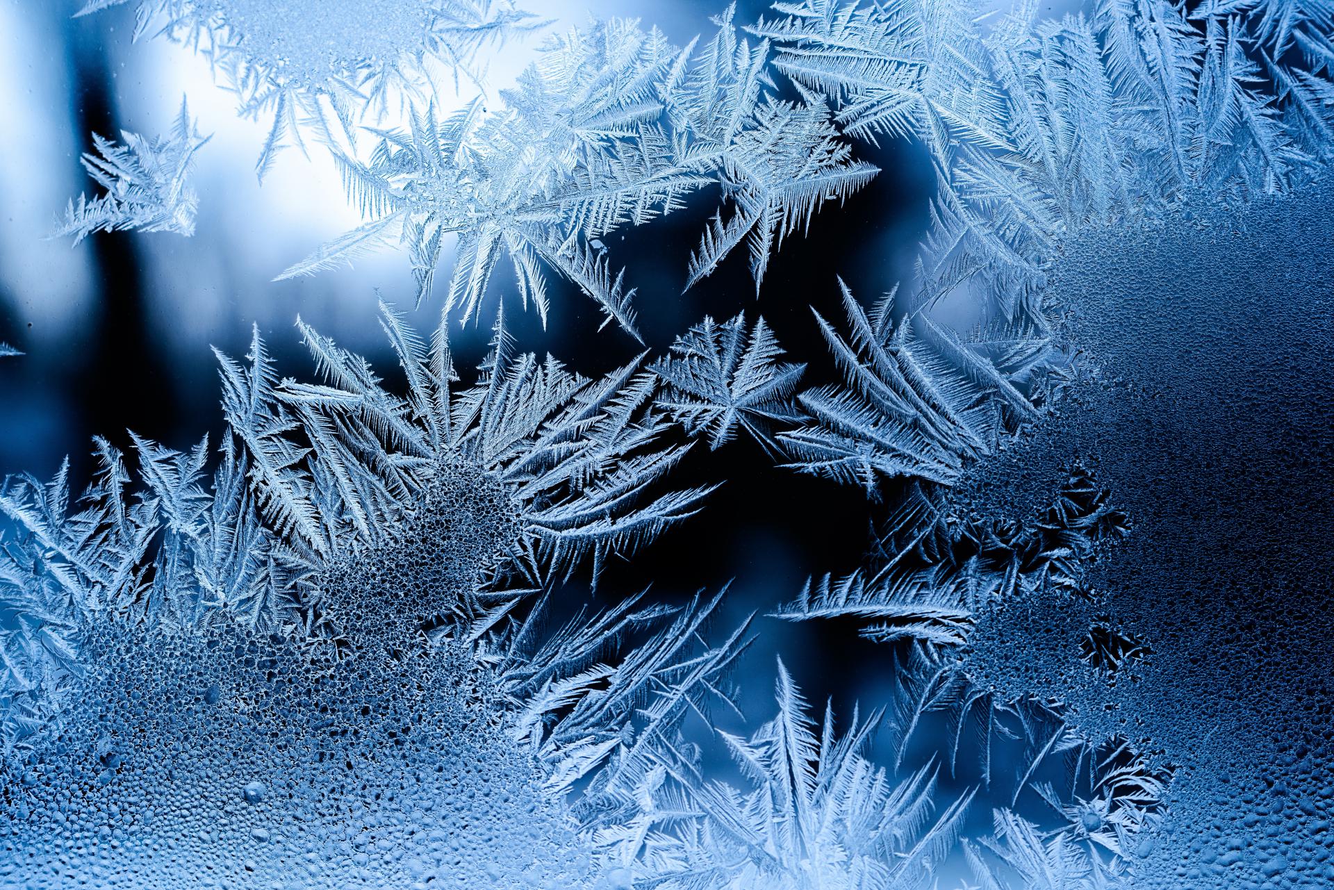 755beautiful-frost-pattern-on-a-window.jpg